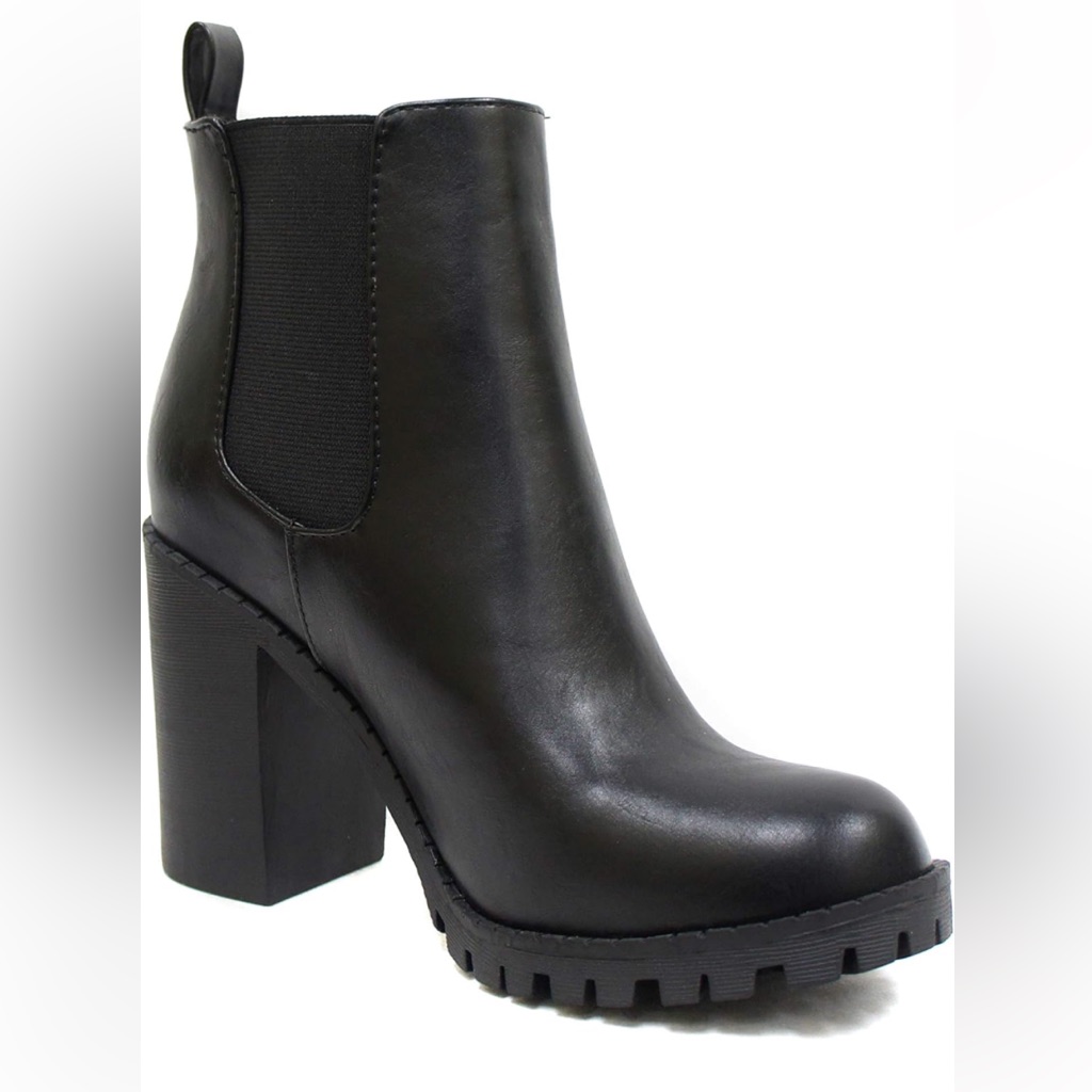 New Soda Glove - Ankle Boot W/Lug Sole Elastic Gore And Chunky Heel 3.5in Heel